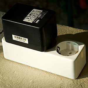 Power adapter plugged in the proper way Power adapter plugged in the proper way